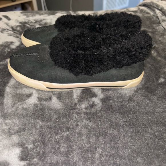 4 for $20 Size 2 Uggs - Picture 2 of 7